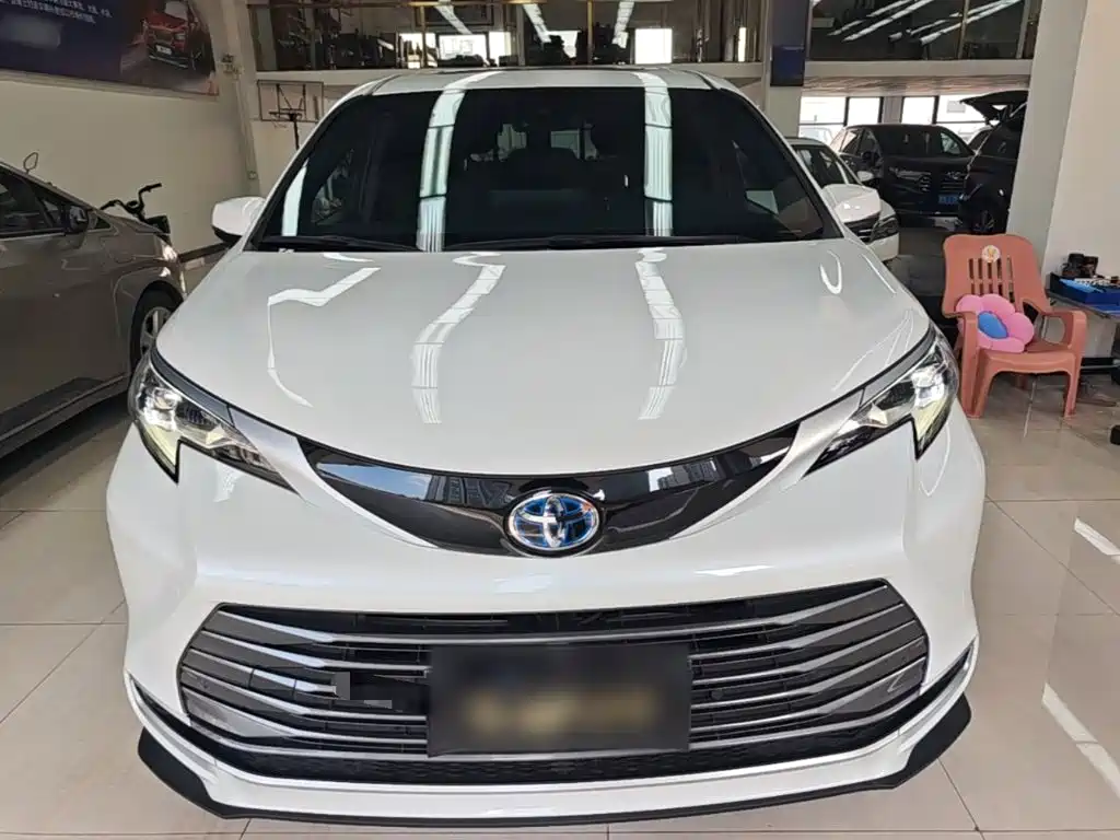 Toyota Sienna — миниатюра 3
