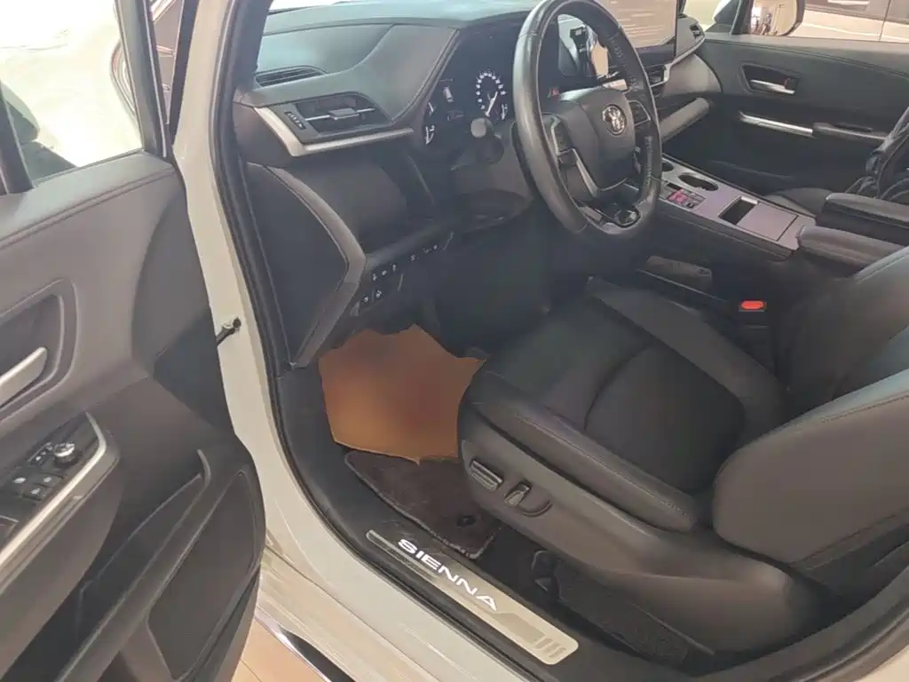 Toyota Sienna — миниатюра 16