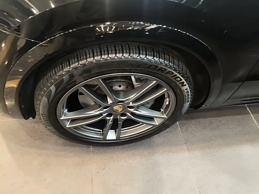 Porsche Cayenne — миниатюра 23