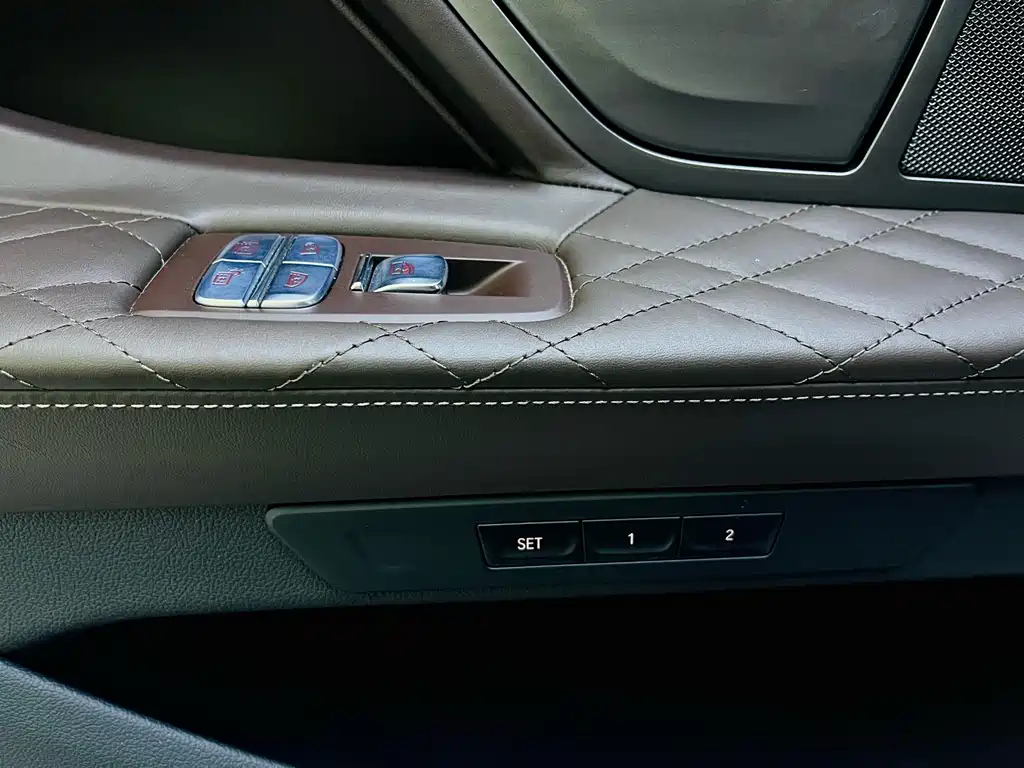 BMW 7 Series — миниатюра 18