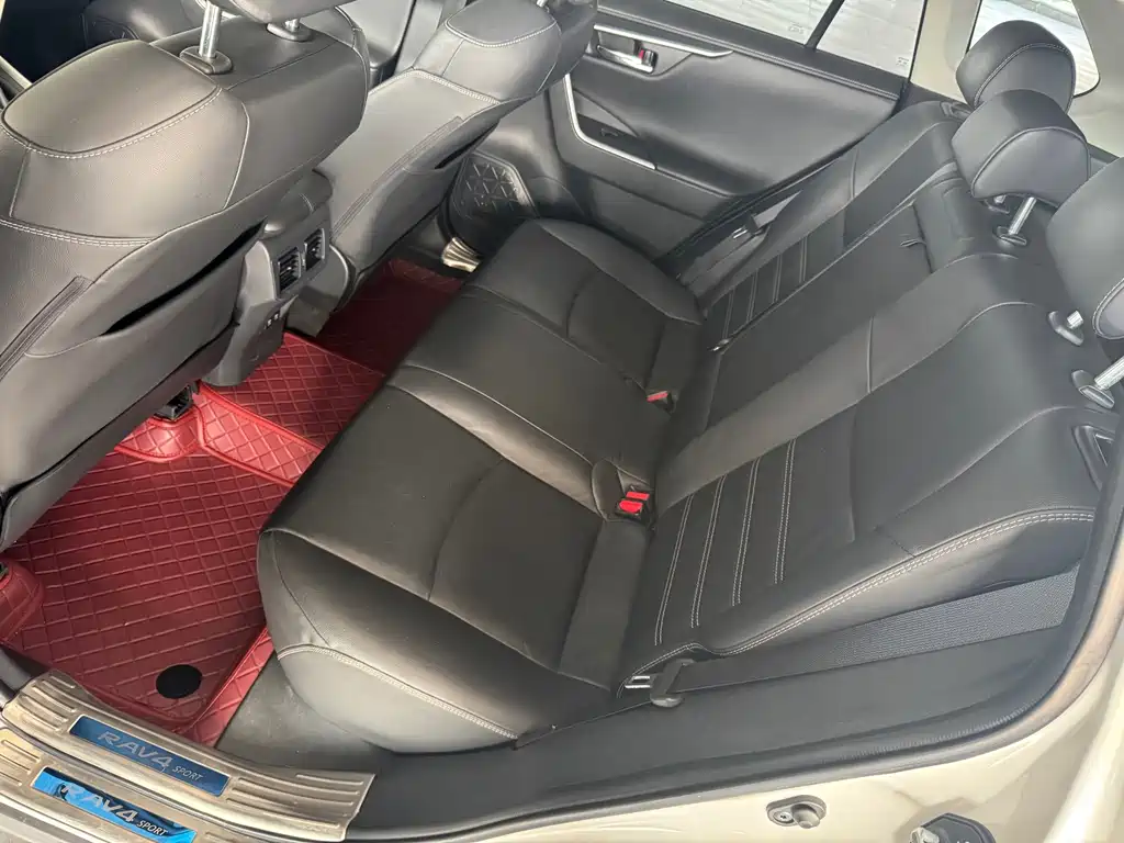 Toyota RAV4 — миниатюра 7