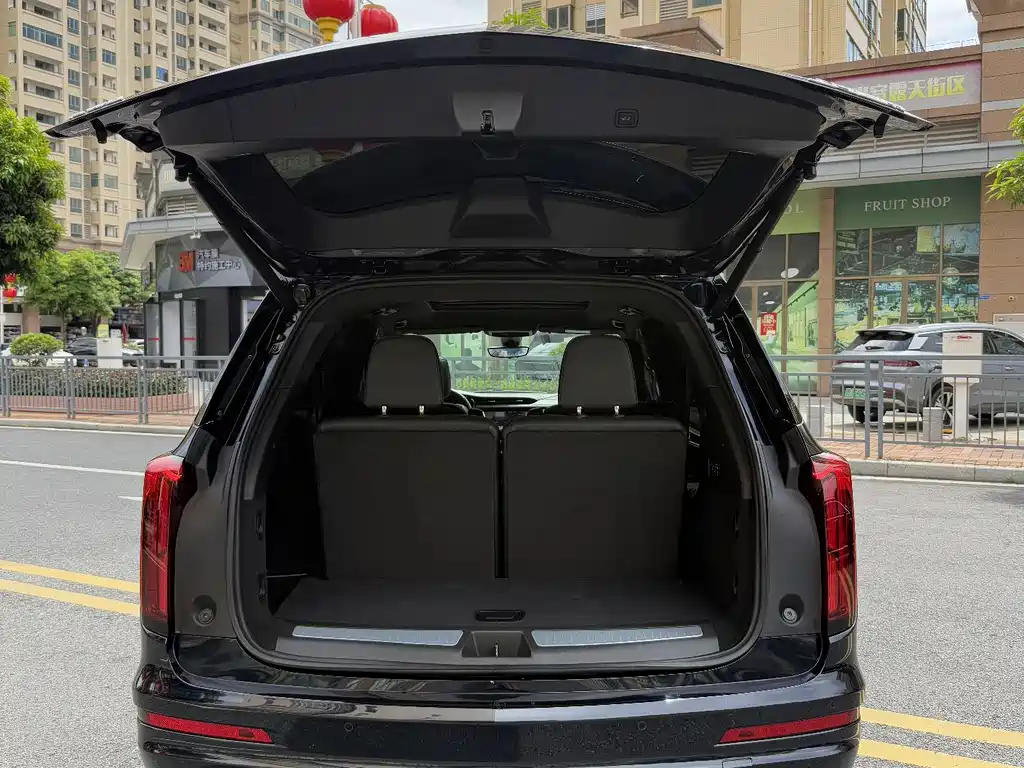 Cadillac XT6 — миниатюра 12