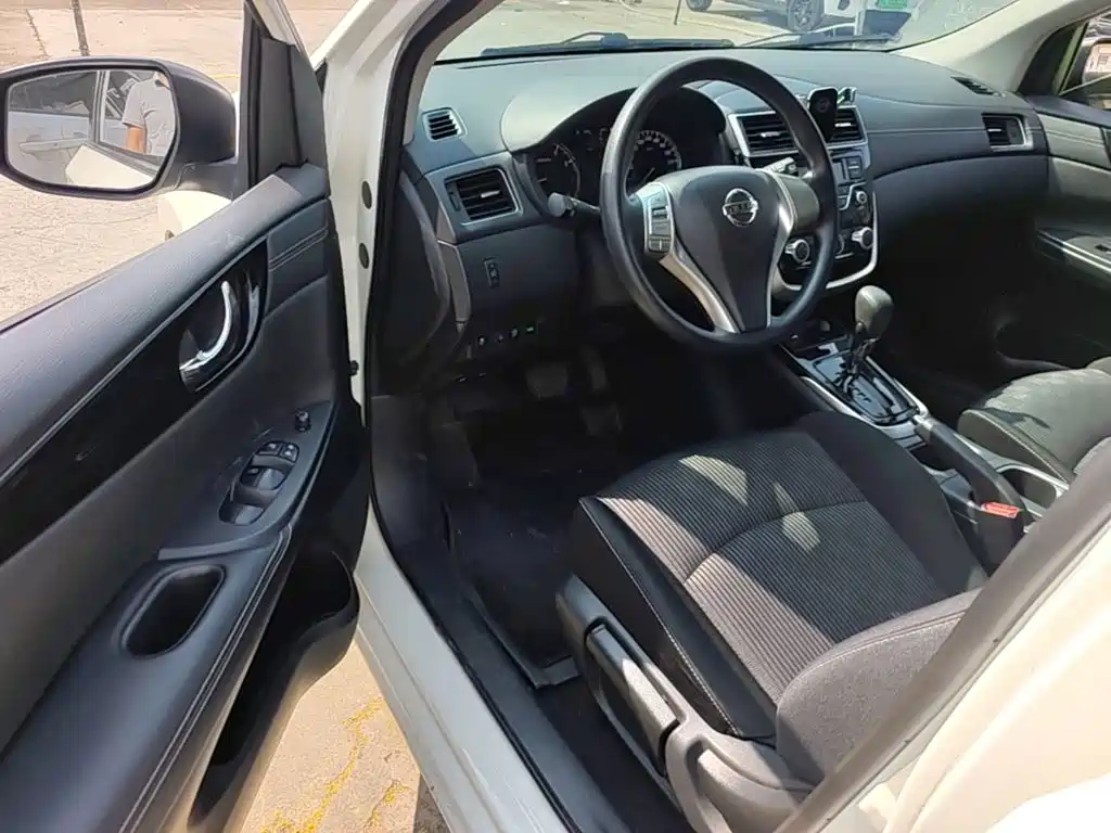 Nissan Tiida — миниатюра 16