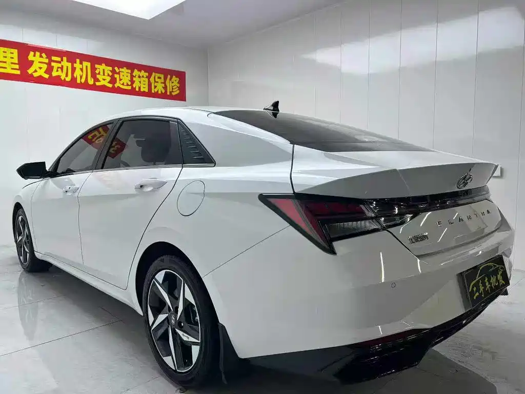 Hyundai Elantra — миниатюра 6