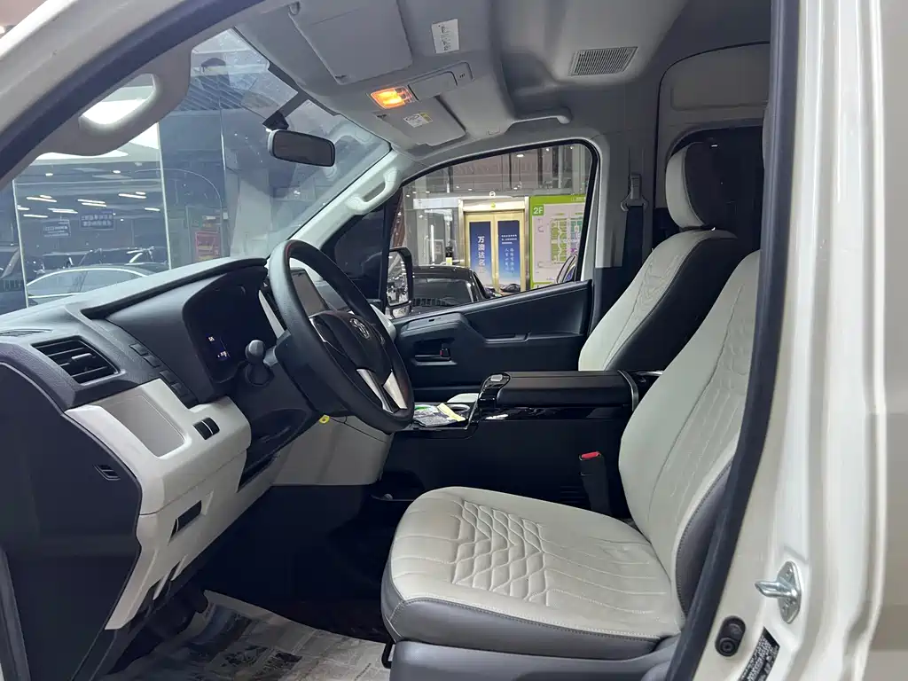 Toyota Hiace — миниатюра 7