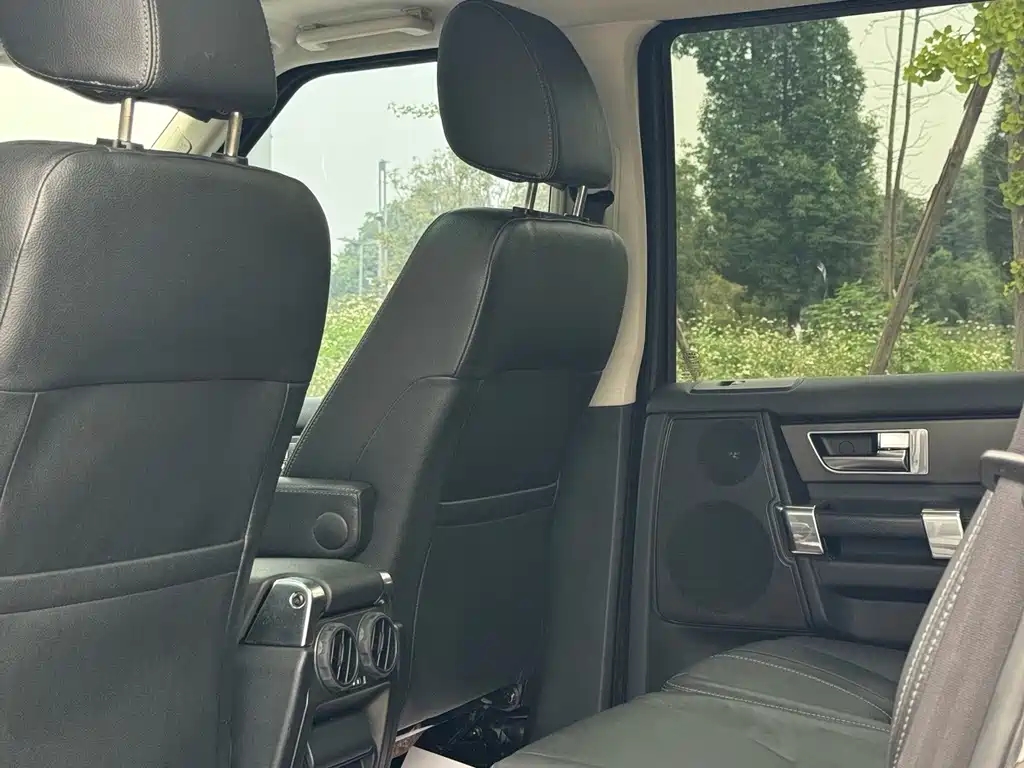 Land Rover Discovery — миниатюра 6