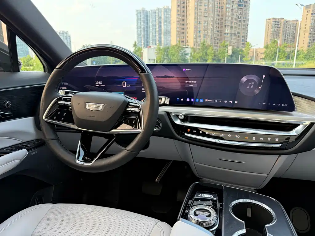 Cadillac Lyriq — миниатюра 8