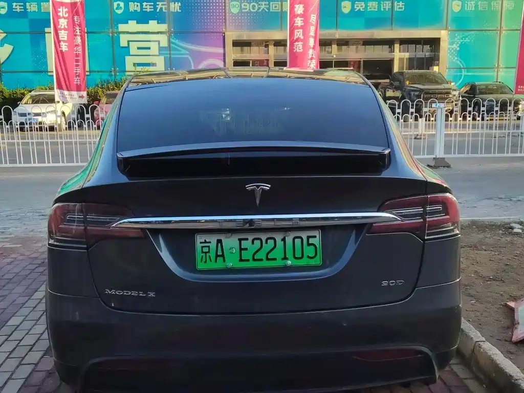 TESLA MODEL X