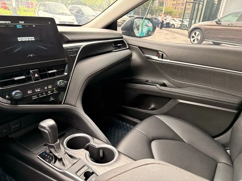 Toyota Camry — миниатюра 16