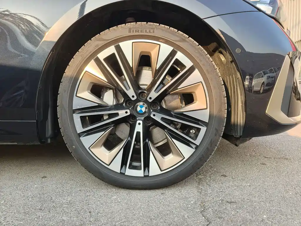 BMW 5 Series — миниатюра 16