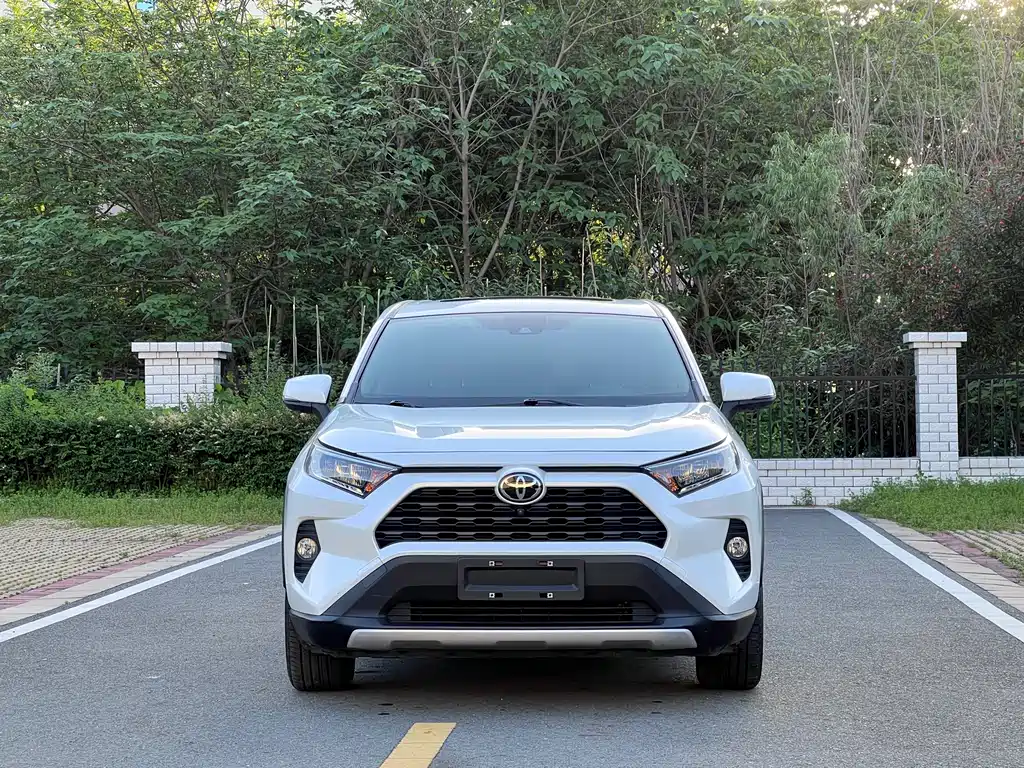 Toyota RAV4 — миниатюра 2