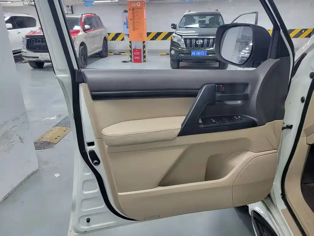 Toyota Land Cruiser — миниатюра 6