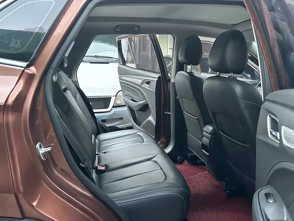 Roewe RX3 — миниатюра 9