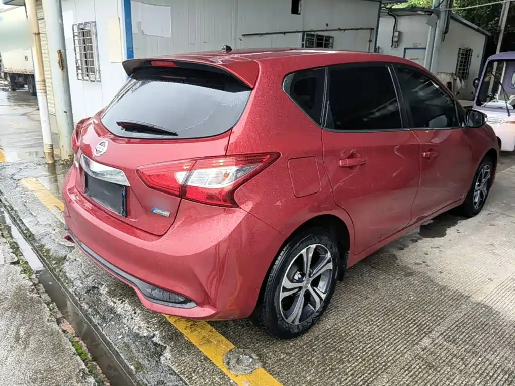 Nissan Tiida — миниатюра 7