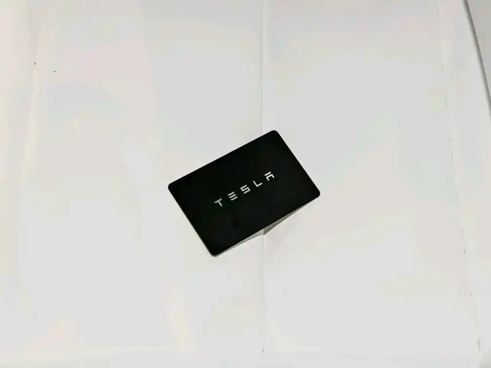 Tesla Model Y — миниатюра 9