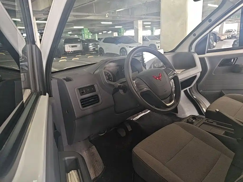 Wuling Yangguang — миниатюра 12