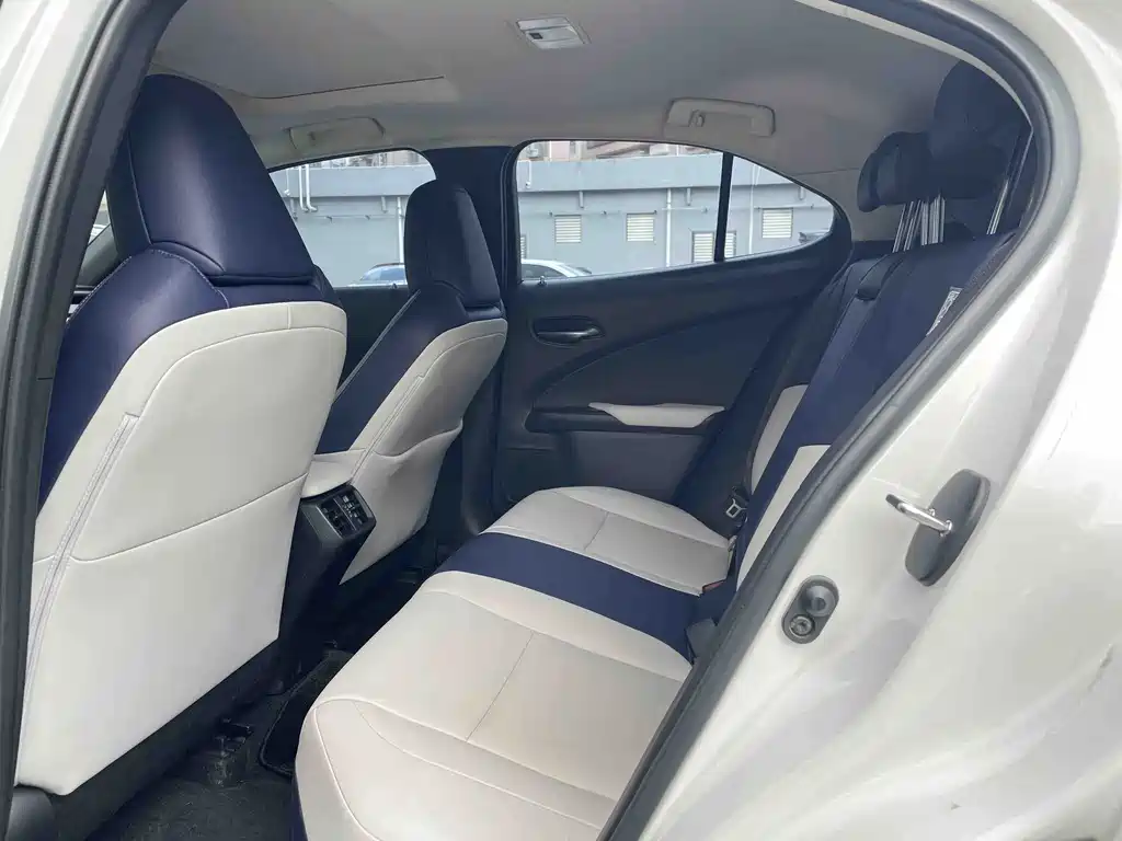 Lexus UX — миниатюра 5
