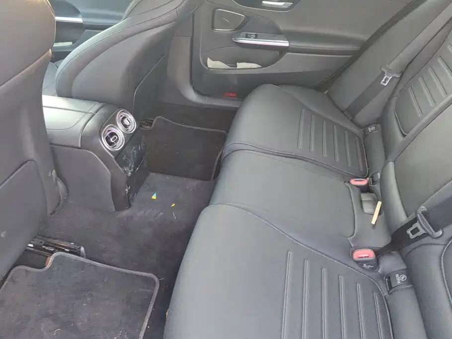 Mercedes-Benz C-Class — миниатюра 11