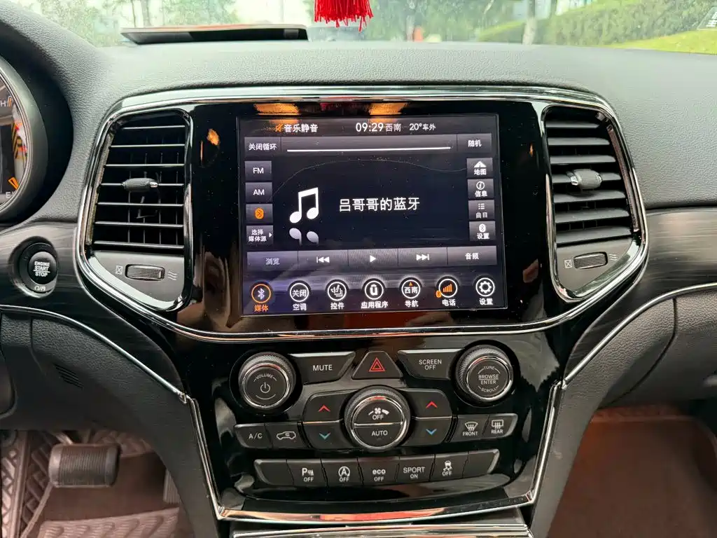 Jeep Grand Cherokee (Import) — миниатюра 10