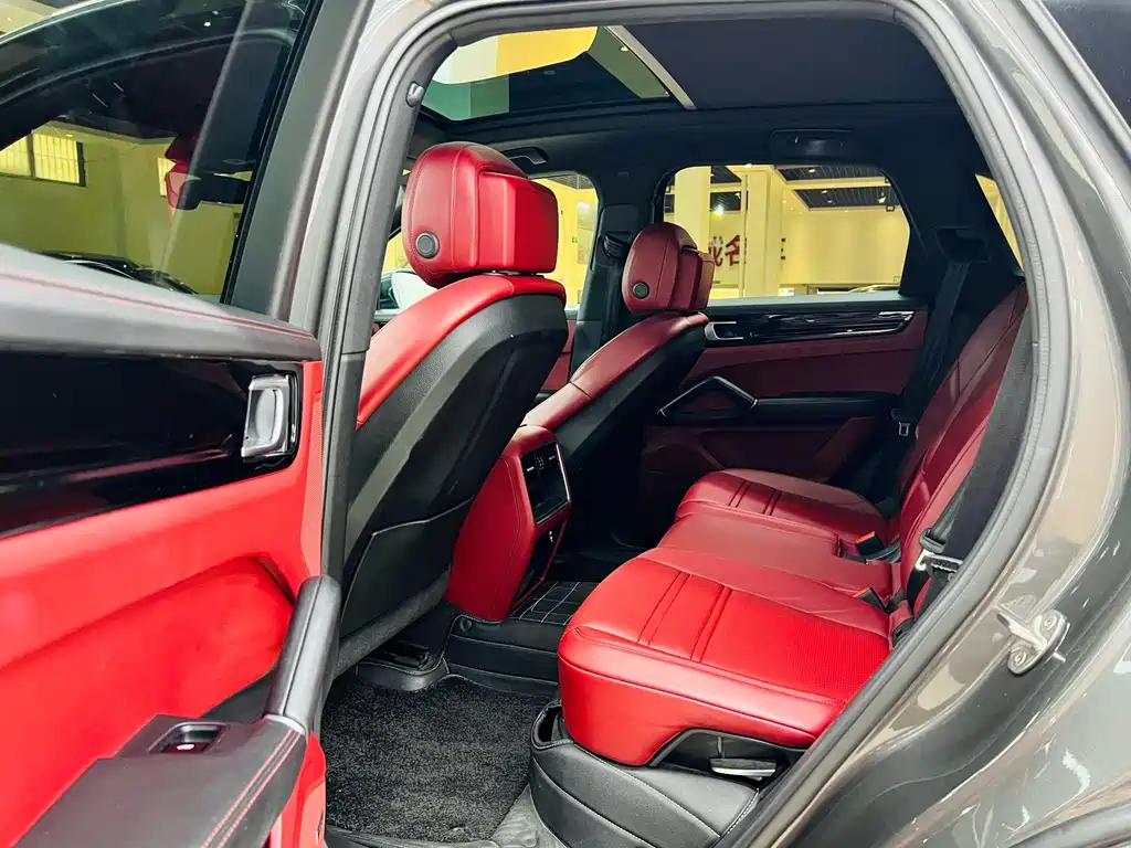 Porsche Cayenne — миниатюра 10