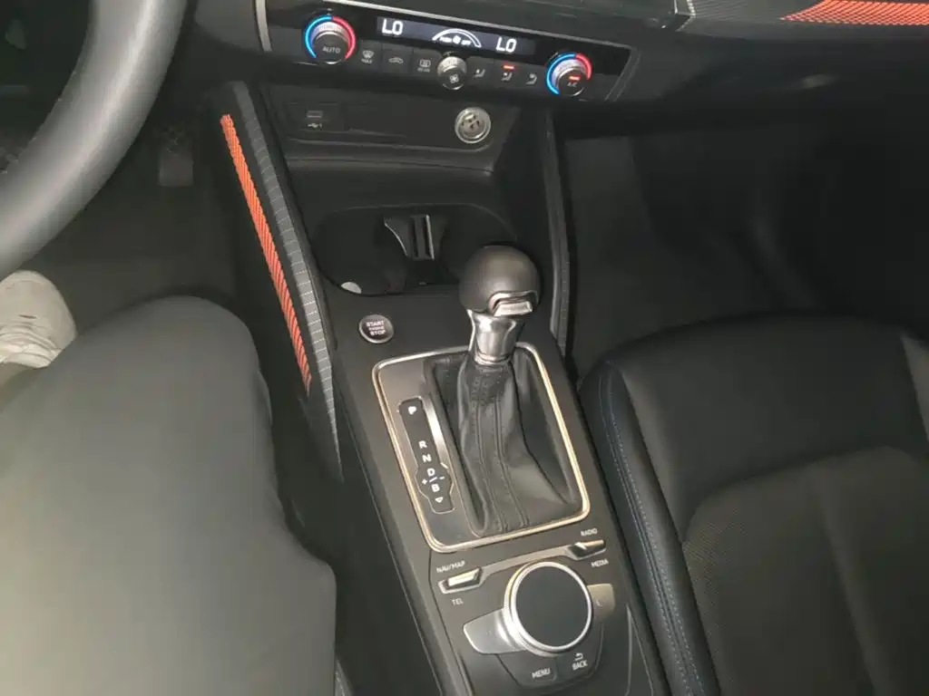 Audi Q2L e-tron — миниатюра 14