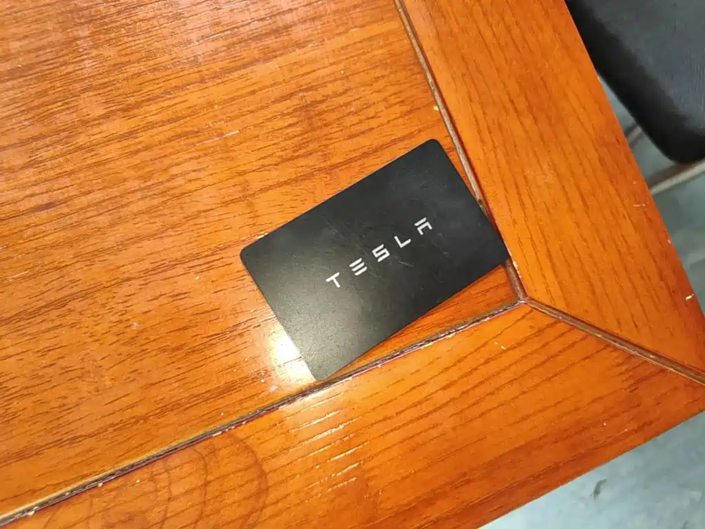 Tesla Model 3 — миниатюра 9