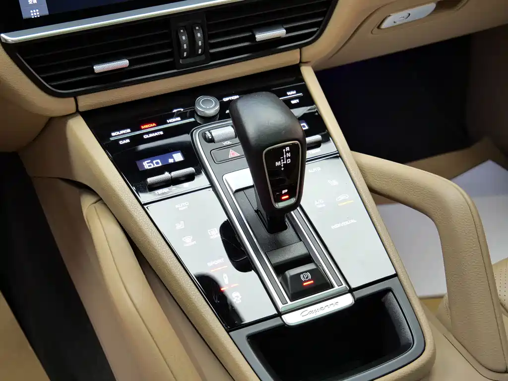 Porsche Cayenne — миниатюра 14