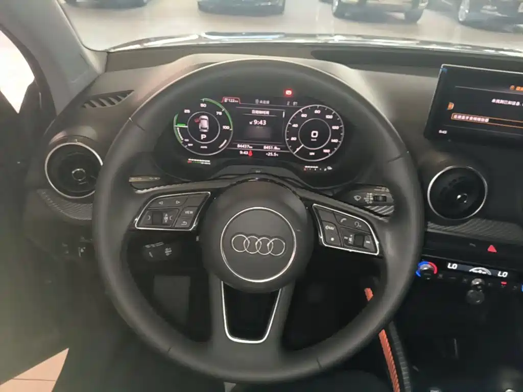 Audi Q2L e-tron — миниатюра 11