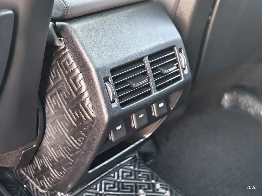 Land Rover Discovery Sport — миниатюра 6