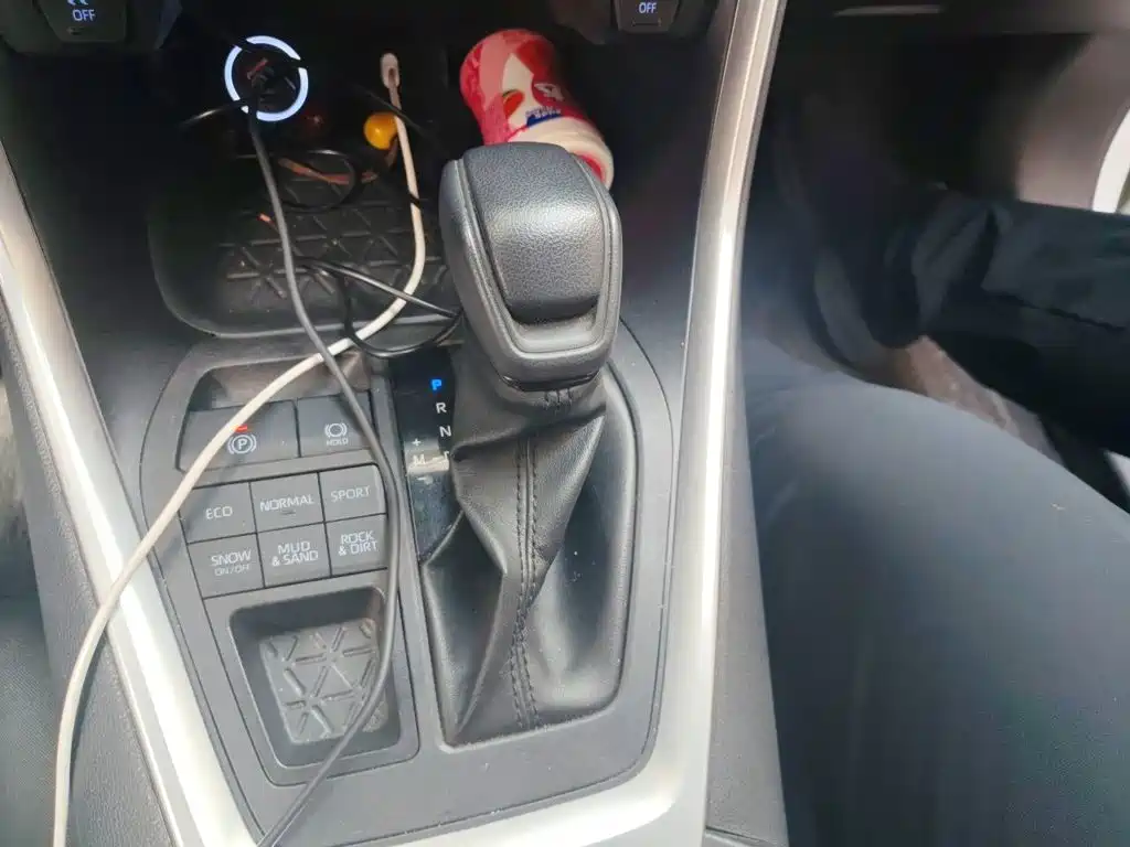 Toyota RAV4 — миниатюра 10
