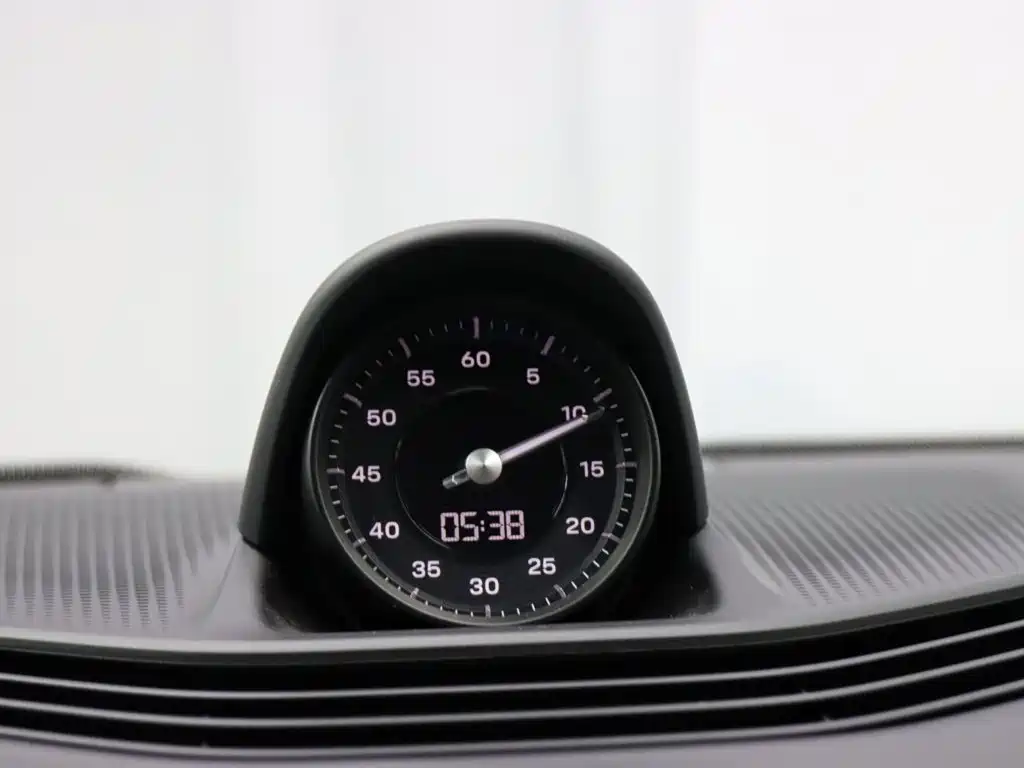 Porsche Taycan — миниатюра 17