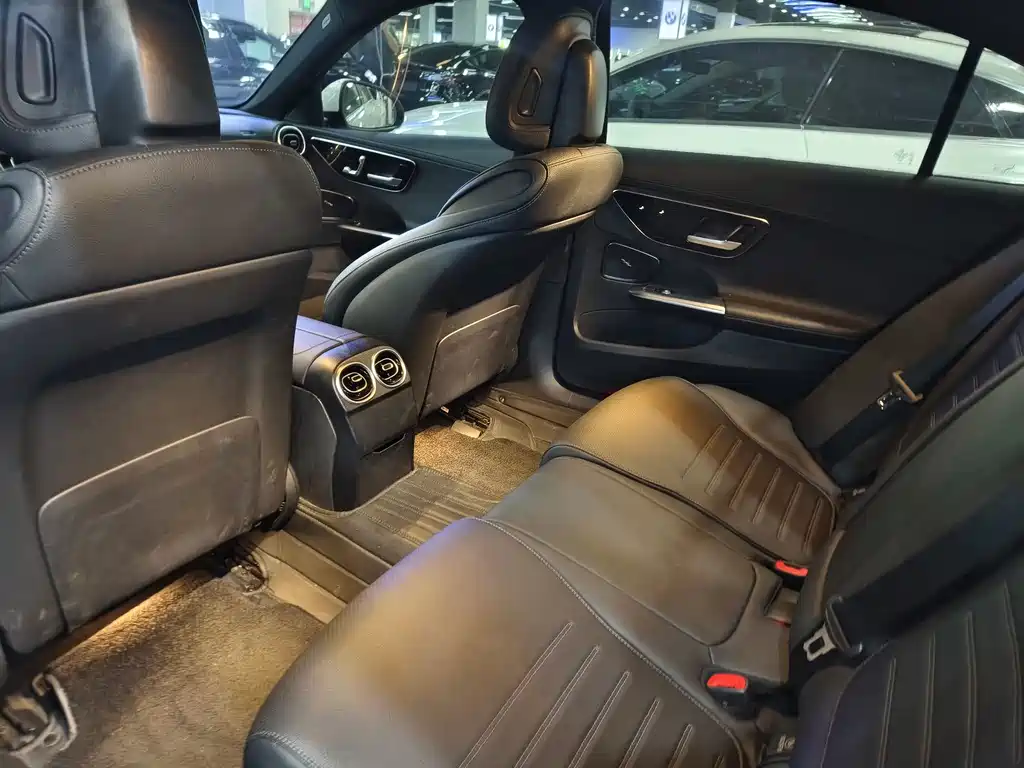 Mercedes-Benz C-Class — миниатюра 6