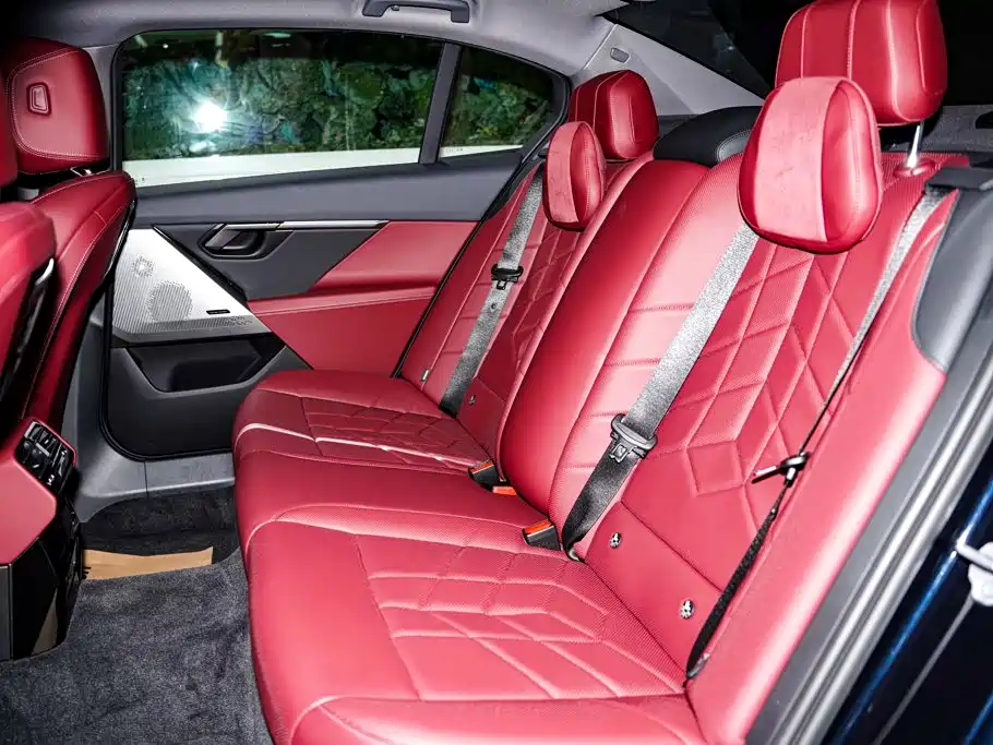 BMW 5 Series — миниатюра 19