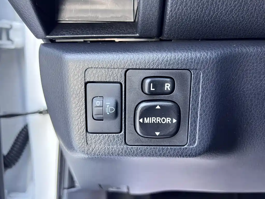 Toyota Yaris L — миниатюра 9