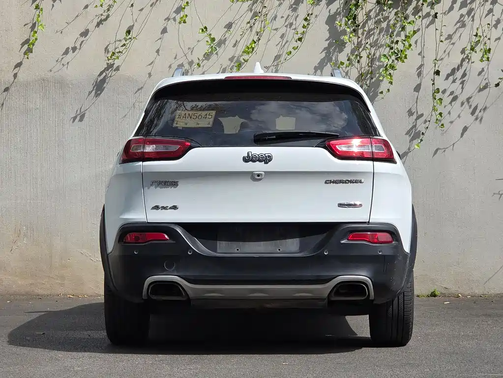 Jeep Cherokee — миниатюра 5