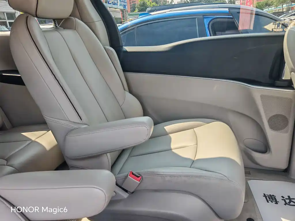 Buick GL8 — миниатюра 8