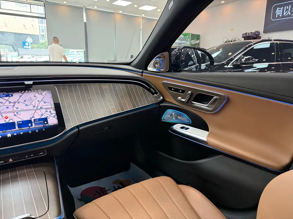 Mercedes-Benz E-Class — миниатюра 18