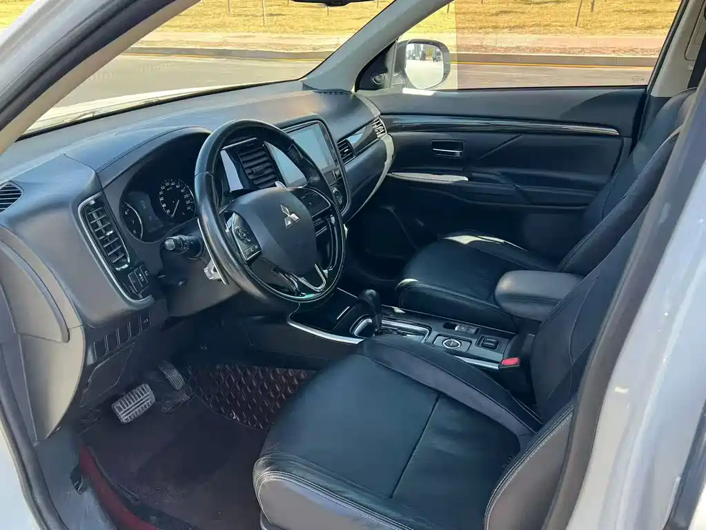 Mitsubishi Outlander — миниатюра 4