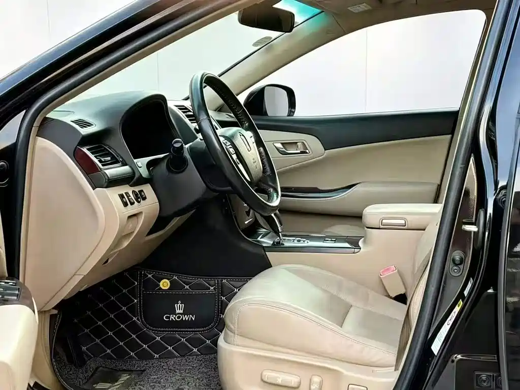 Toyota Crown — миниатюра 4