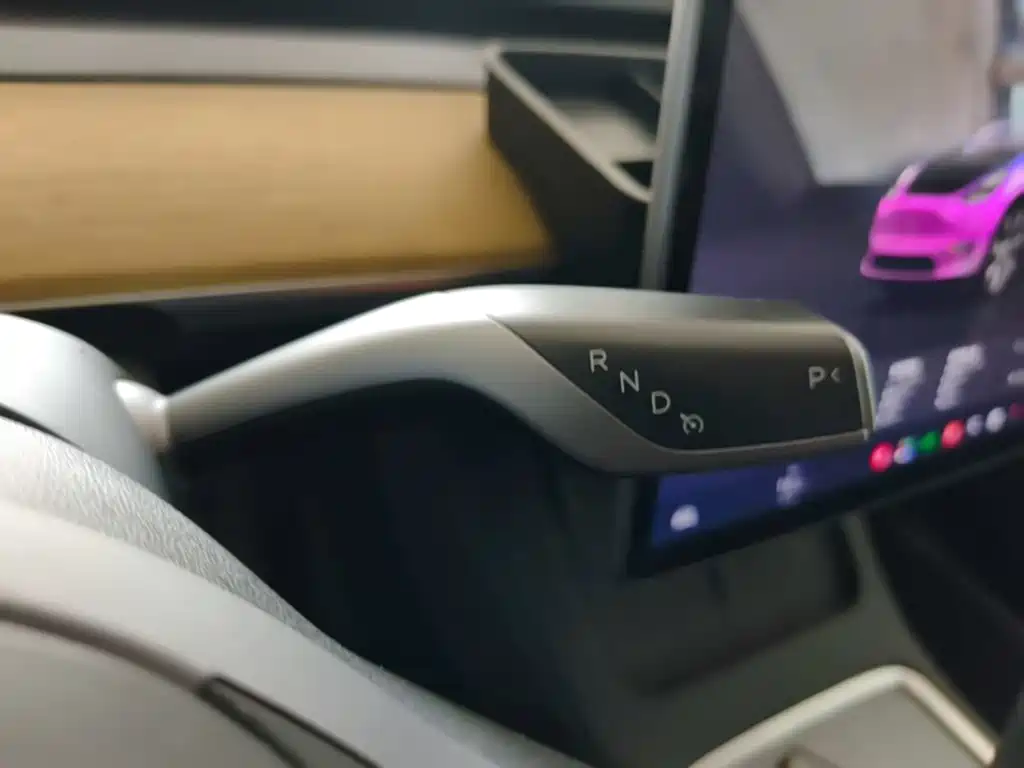 Tesla Model Y — миниатюра 14