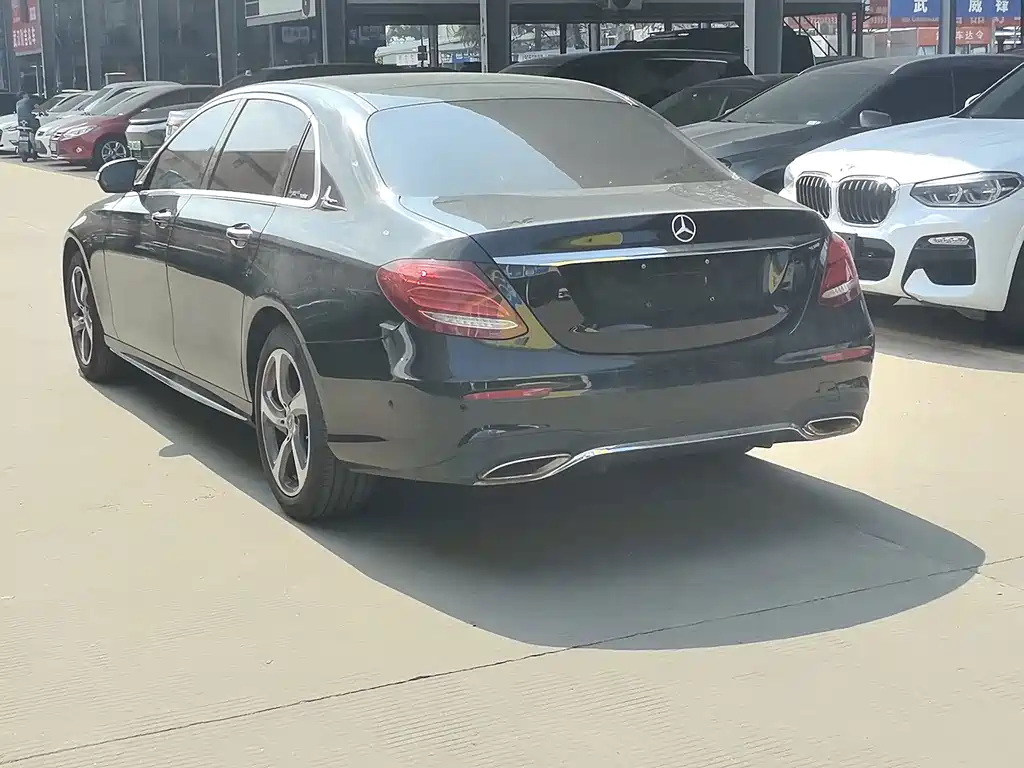 Mercedes-Benz E-Class — миниатюра 9