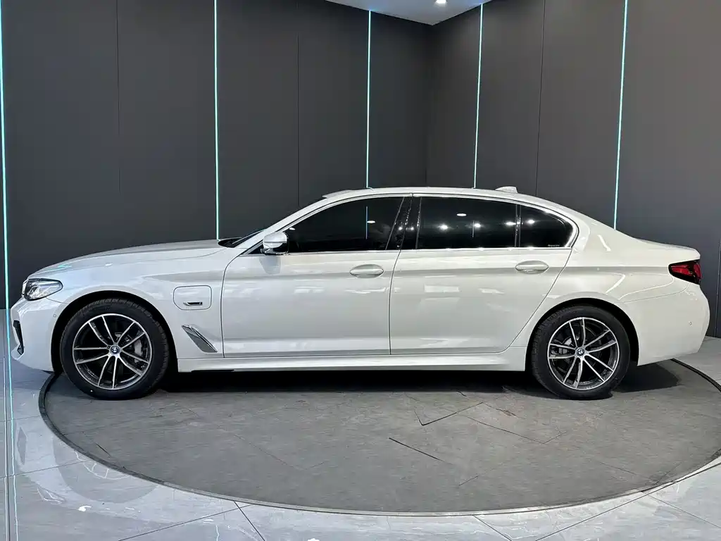 BMW 5 Series 5 2022 535Le M Sport