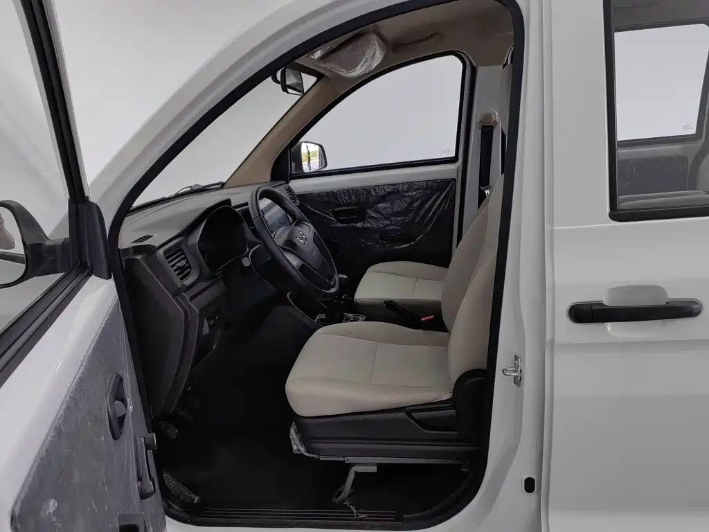 Wuling Hongguang V — миниатюра 10