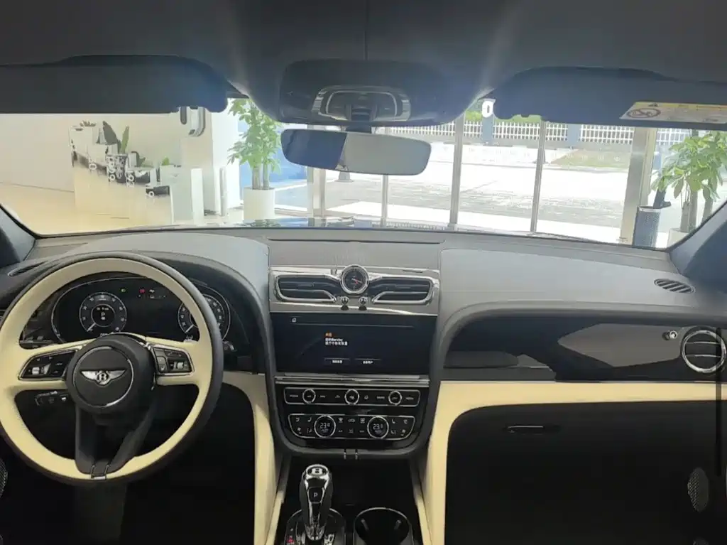 Bentley Bentayga — миниатюра 6
