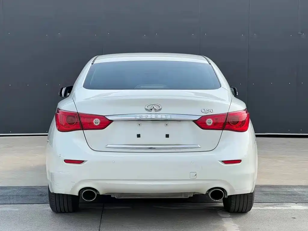 Infiniti Q50 2014 2.0T Comfort