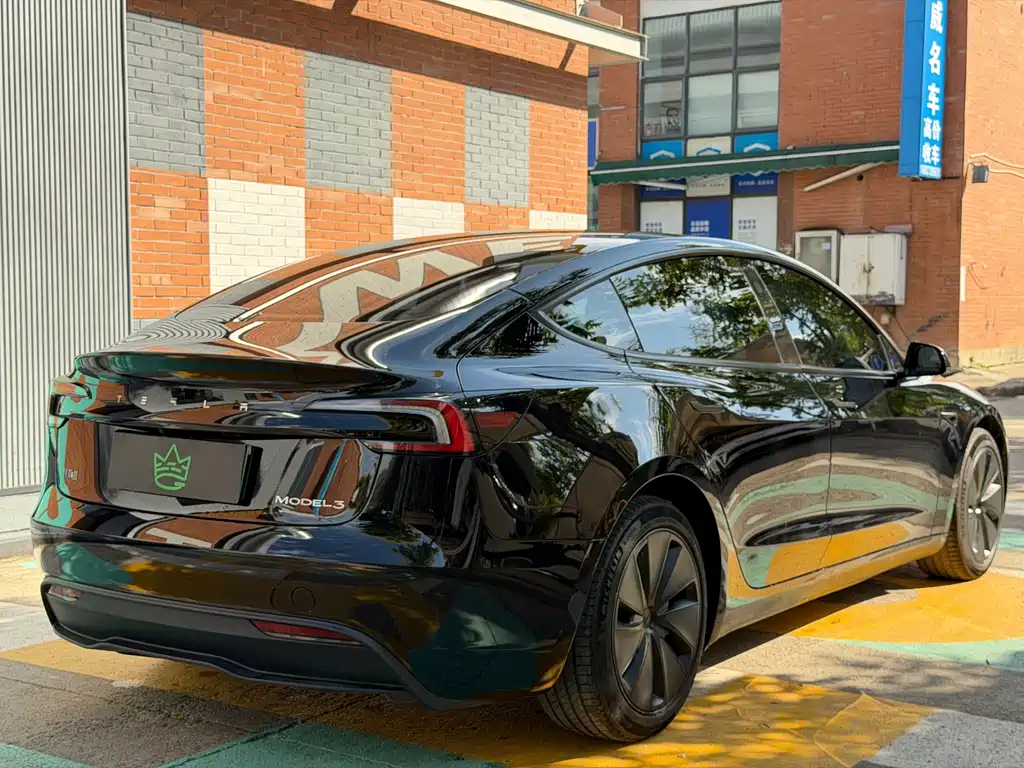 Tesla Model 3 — миниатюра 4