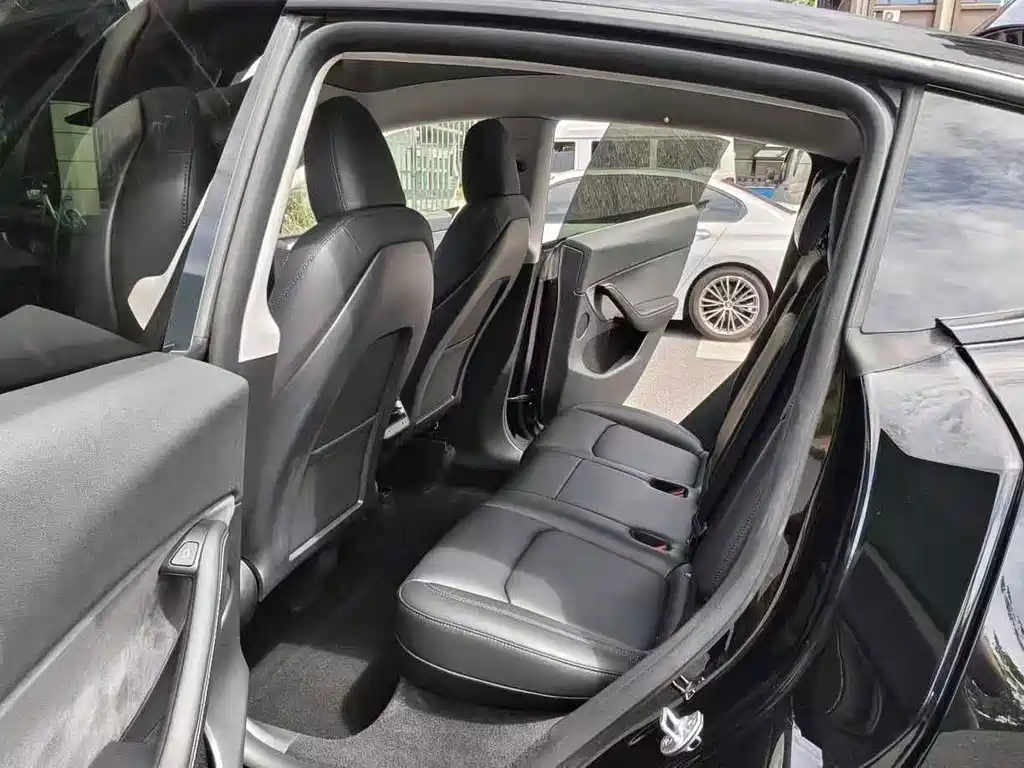 Tesla Model Y — миниатюра 8