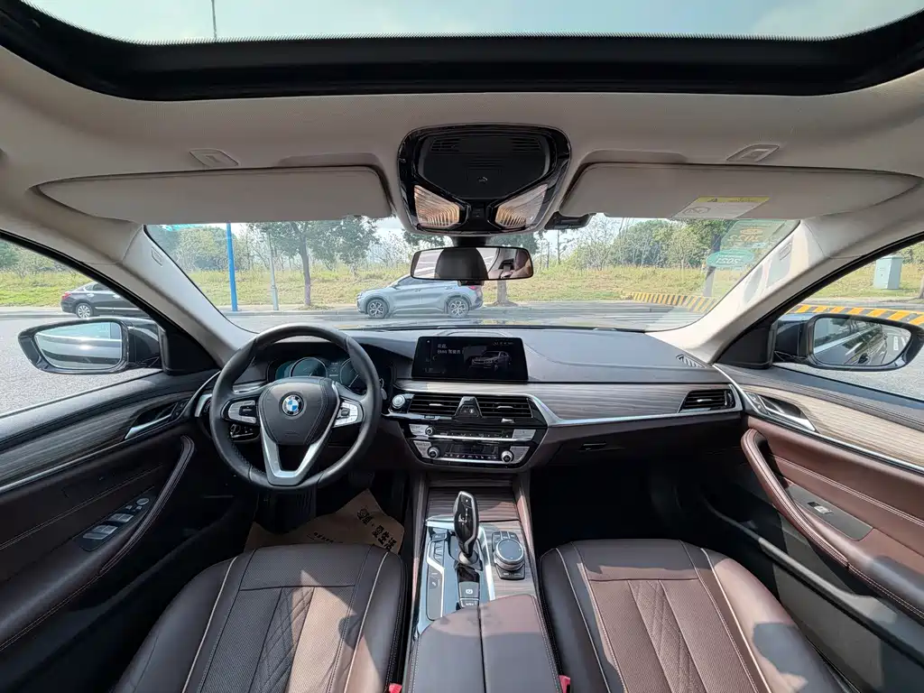 BMW 5 Series New Energy — миниатюра 15