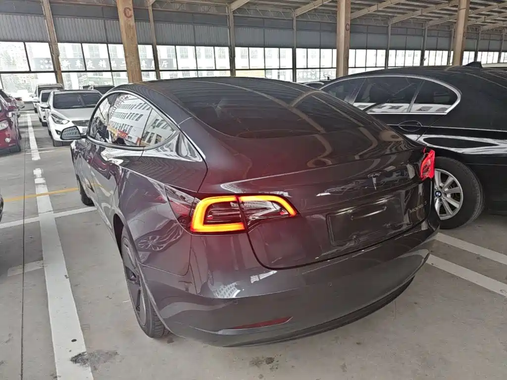 Tesla Model 3 — миниатюра 5