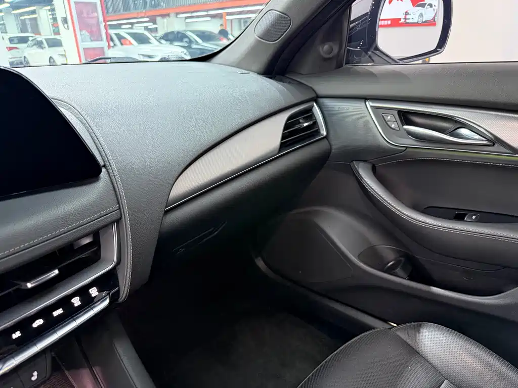 Cadillac CT5 — миниатюра 7